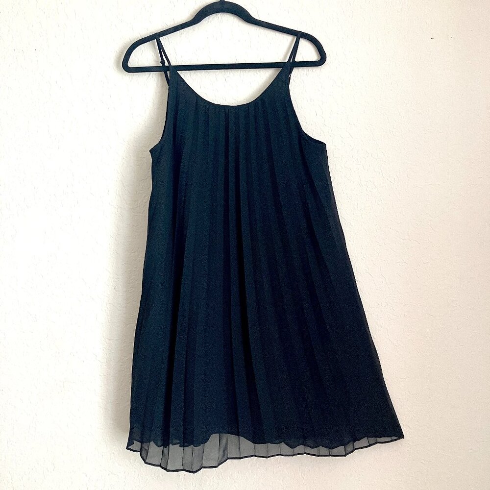 BCBGeneration Black Pleated Lined Mini Dress (Medium)